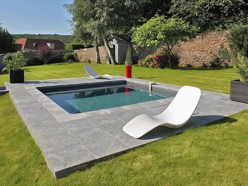 Piscine enterrée carrée