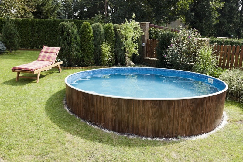 Piscine au jardin